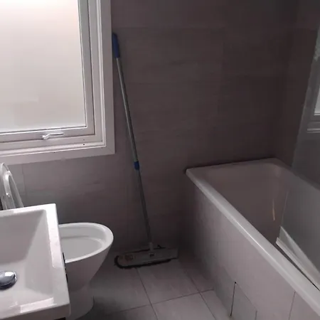 A In A House בית הארחה *